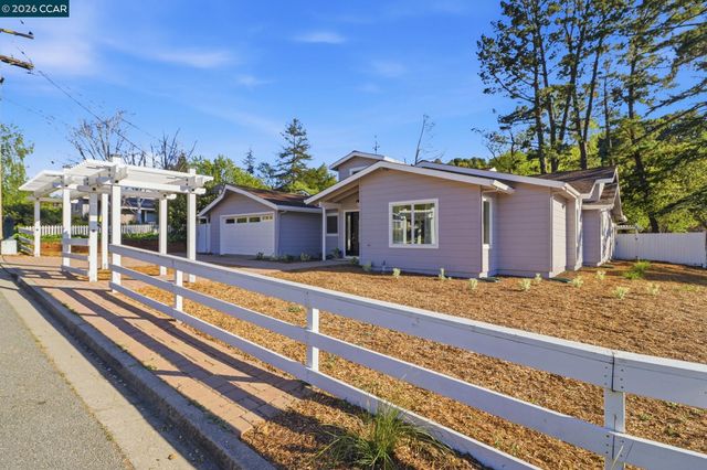 1124 Sanders Dr, Moraga, CA 94556