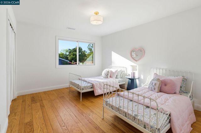 1124 Sanders Dr, Moraga, CA 94556