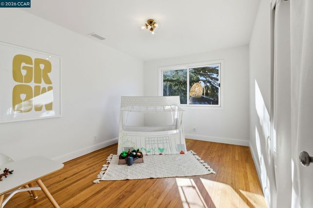 1124 Sanders Dr, Moraga, CA 94556