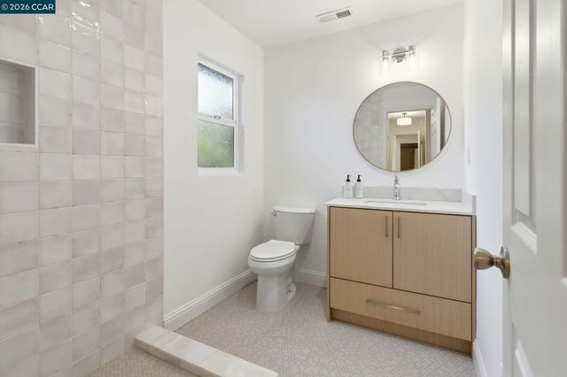 1124 Sanders Dr, Moraga, CA 94556