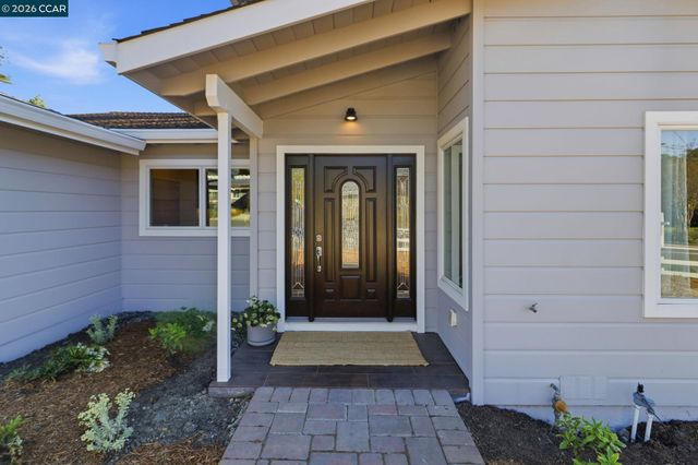 1124 Sanders Dr, Moraga, CA 94556
