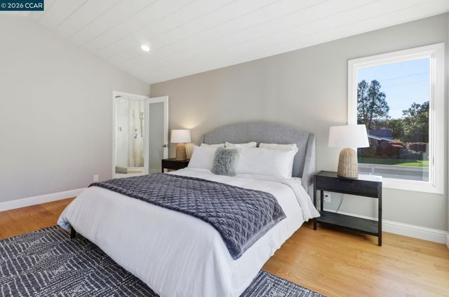 1124 Sanders Dr, Moraga, CA 94556