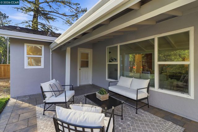 1124 Sanders Dr, Moraga, CA 94556