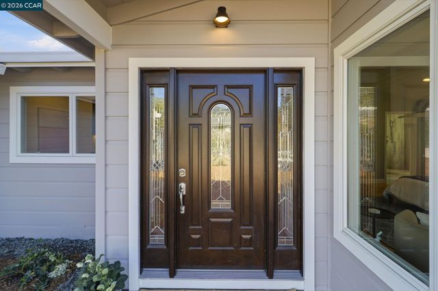 1124 Sanders Dr, Moraga, CA 94556