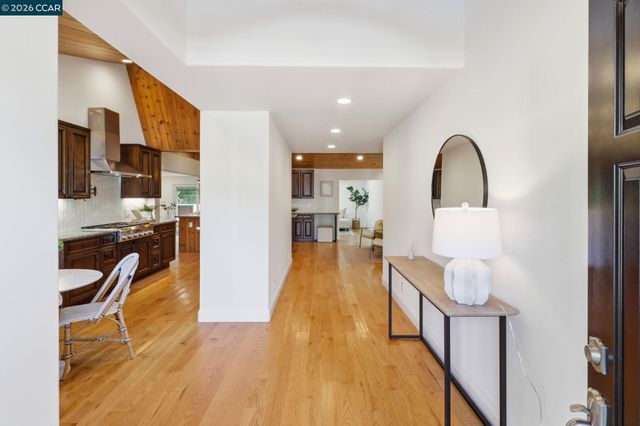 1124 Sanders Dr, Moraga, CA 94556