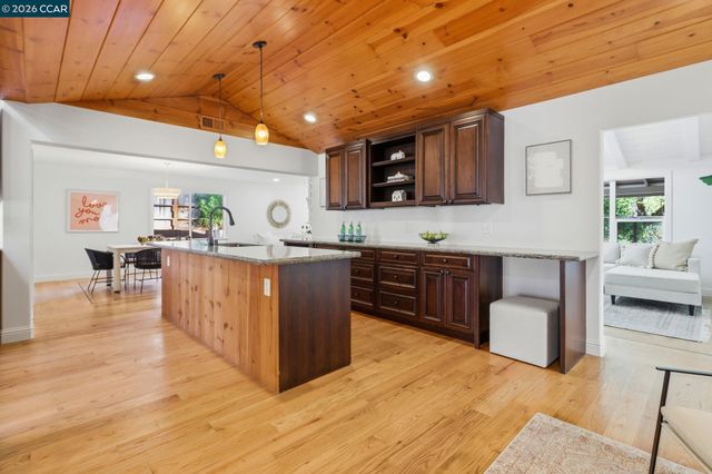 1124 Sanders Dr, Moraga, CA 94556