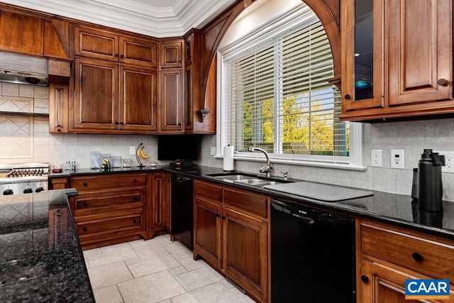 1310 MONOCAN DR, Nellysford, VA 22958