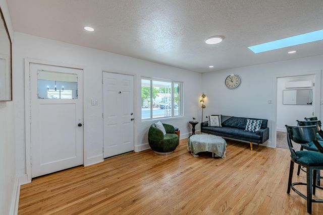 2428 FLORAL ROAD NW, Albuquerque, NM 87104