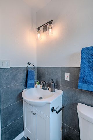 2428 FLORAL ROAD NW, Albuquerque, NM 87104