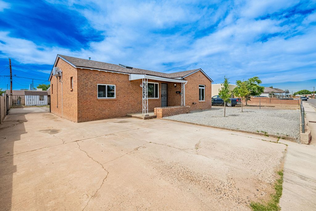 2428 FLORAL ROAD NW, Albuquerque, NM 87104
