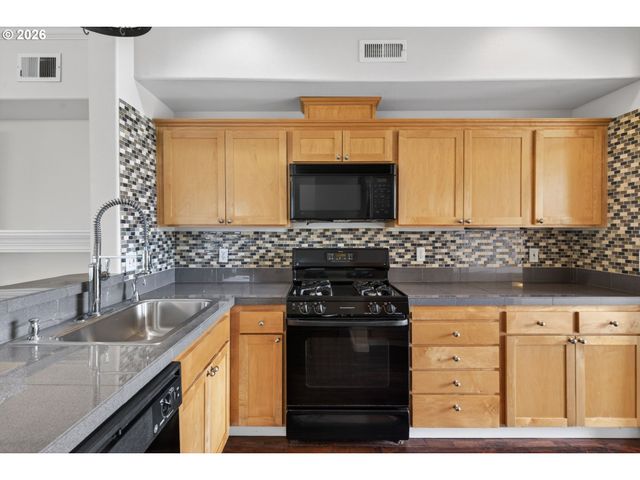 2703 Nw PRESTON Ct, Portland, OR 97229