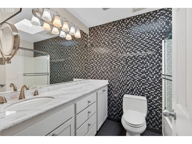 2703 Nw PRESTON Ct, Portland, OR 97229