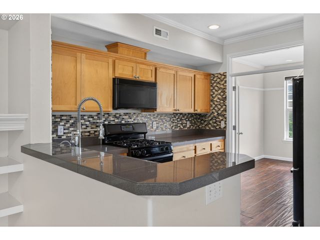 2703 Nw PRESTON Ct, Portland, OR 97229