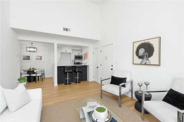 9714 Sepulveda 217, North Hills, CA 91343