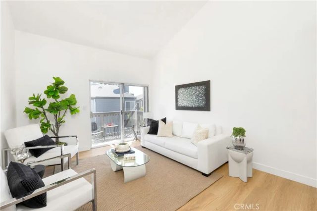 9714 Sepulveda 217, North Hills, CA 91343