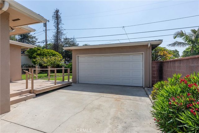 2862 Albury Ave, Long Beach, CA 90815