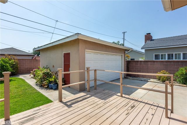 2862 Albury Ave, Long Beach, CA 90815