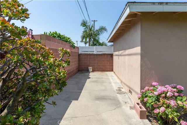 2862 Albury Ave, Long Beach, CA 90815