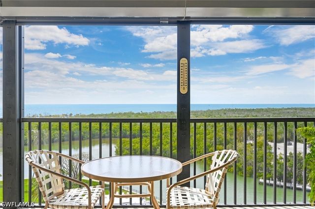 17 Bluebill AVE 803, Naples, FL 34108