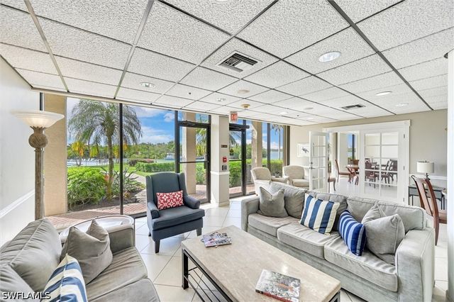 17 Bluebill AVE 803, Naples, FL 34108