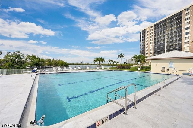 17 Bluebill AVE 803, Naples, FL 34108