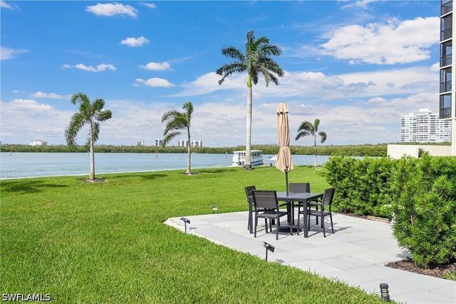 17 Bluebill AVE 803, Naples, FL 34108