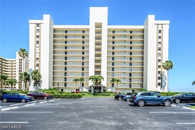 17 Bluebill AVE 803, Naples, FL 34108