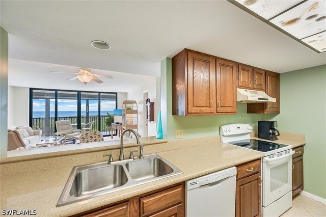 17 Bluebill AVE 803, Naples, FL 34108