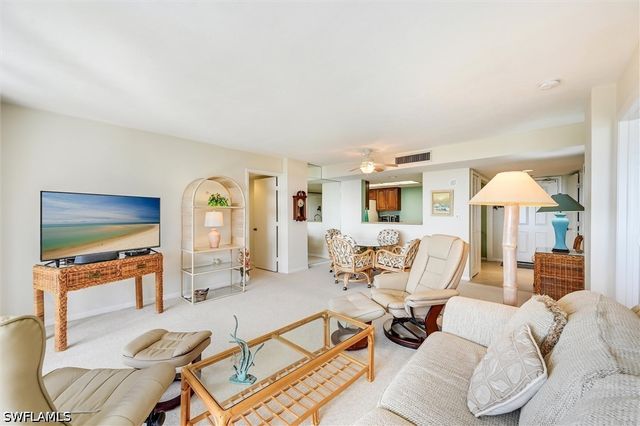 17 Bluebill AVE 803, Naples, FL 34108