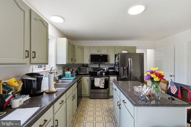 439 MEADOW DR, Lincoln University, PA 19352