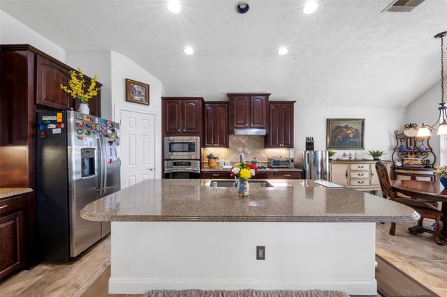 2521 Twisting Pine Court, Kingwood, TX 77345