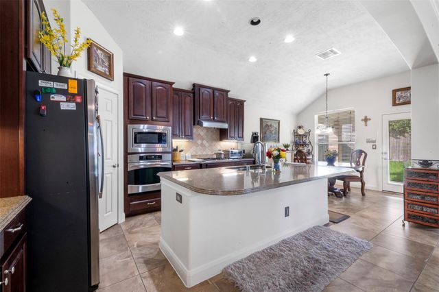 2521 Twisting Pine Court, Kingwood, TX 77345