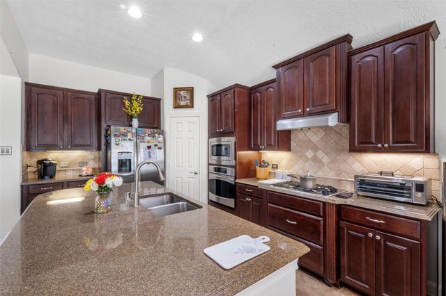 2521 Twisting Pine Court, Kingwood, TX 77345