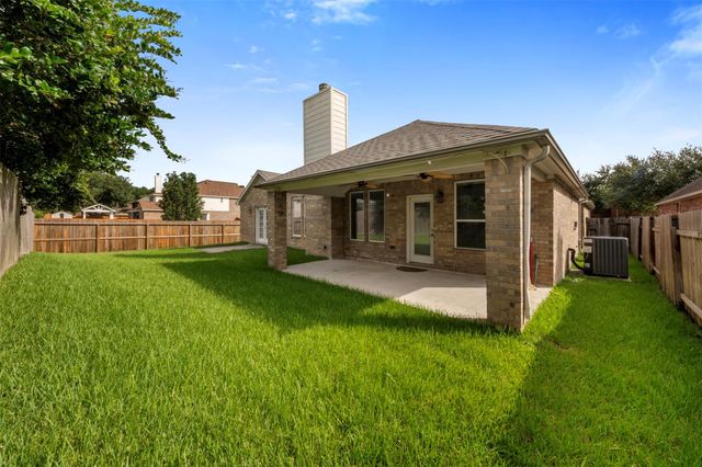 2521 Twisting Pine Court, Kingwood, TX 77345
