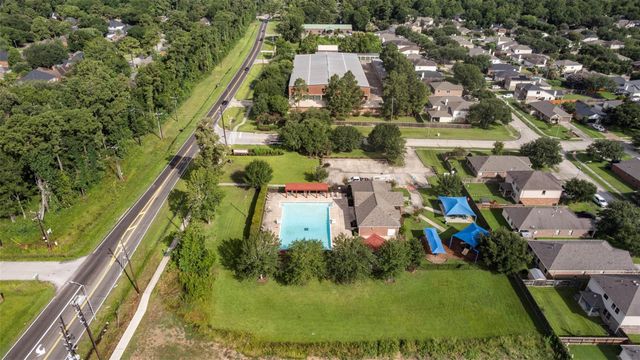 2521 Twisting Pine Court, Kingwood, TX 77345
