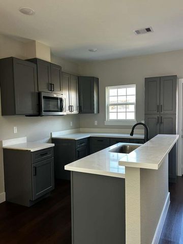 704 Avenue I, Conroe, TX 77301