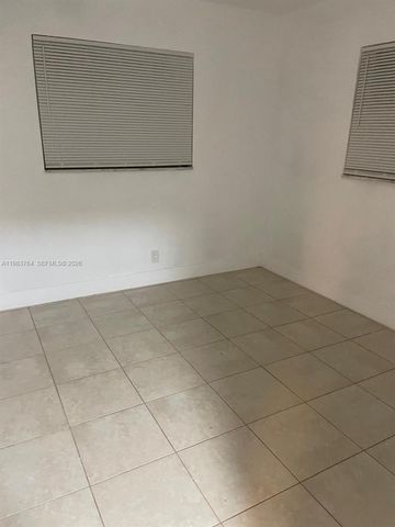 210 NE 40th Ct 1-2, Oakland Park, FL 33334