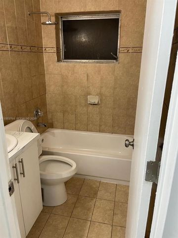 210 NE 40th Ct 1-2, Oakland Park, FL 33334