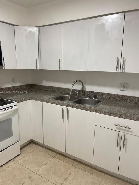 210 NE 40th Ct 1-2, Oakland Park, FL 33334