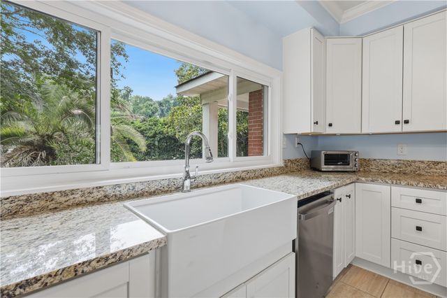 8818 Whitefield Avenue, Savannah, GA 31406