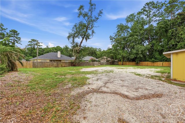 8818 Whitefield Avenue, Savannah, GA 31406