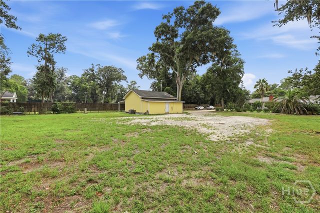 8818 Whitefield Avenue, Savannah, GA 31406