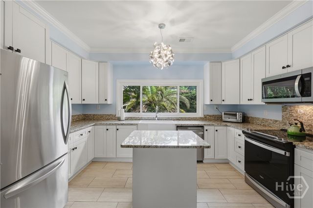 8818 Whitefield Avenue, Savannah, GA 31406