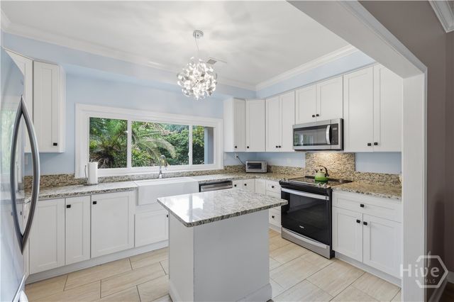 8818 Whitefield Avenue, Savannah, GA 31406