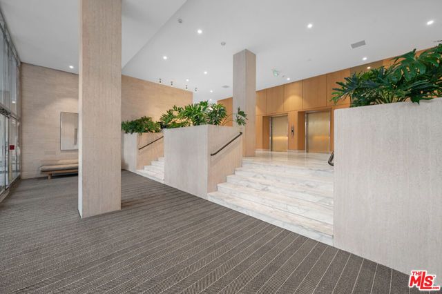 999 N Doheny Drive 211, West Hollywood, CA 90069