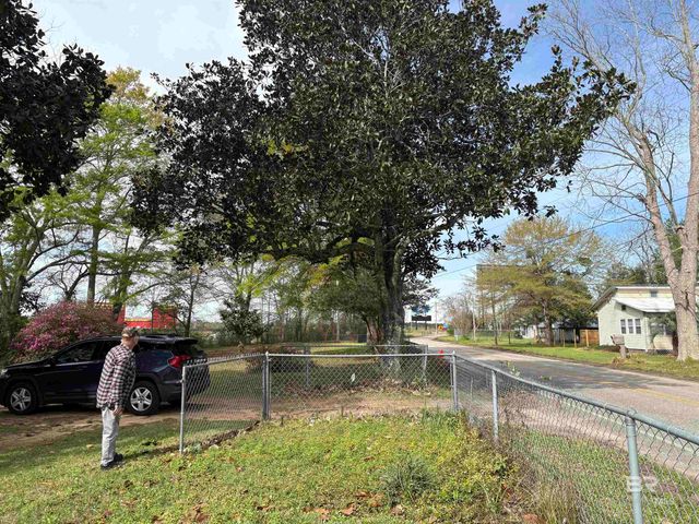 24200 Waterworld Road, Robertsdale, AL 36567