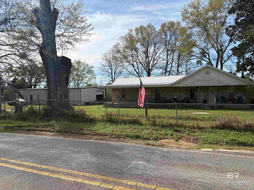 24200 Waterworld Road, Robertsdale, AL 36567
