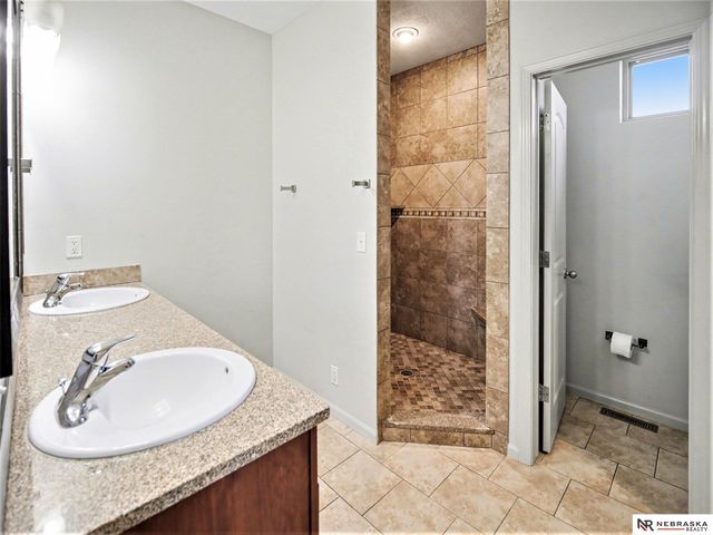 905 Ridge Road Place, Hickman, NE 68372