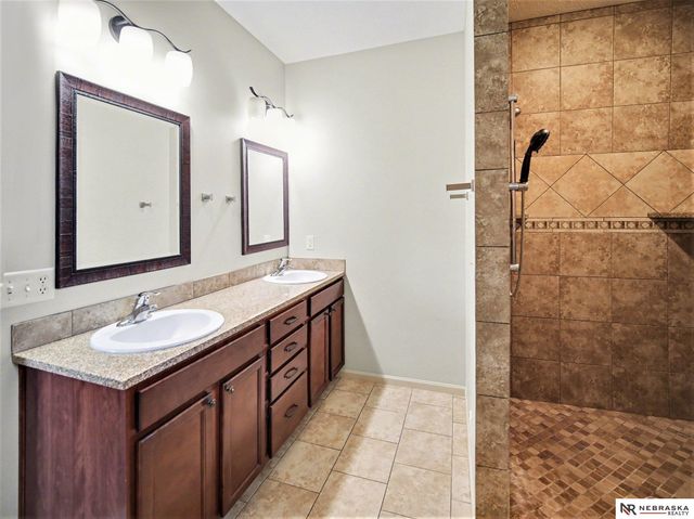 905 Ridge Road Place, Hickman, NE 68372