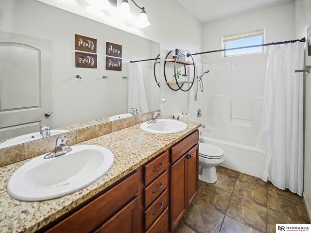 905 Ridge Road Place, Hickman, NE 68372